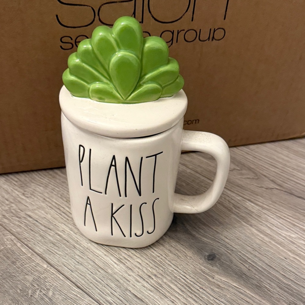 Rae Dunn Green and Cream 'Plant A Kiss' Mug